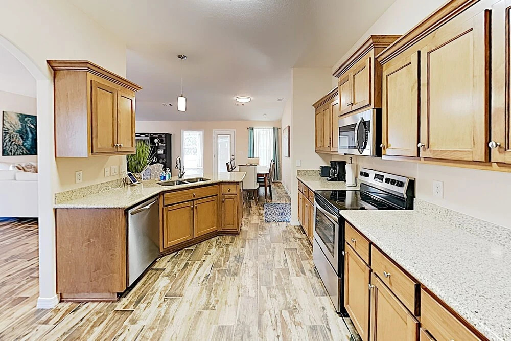 Upscale Custom W/ Large Backyard, Near Beach 4 Bedroom Home