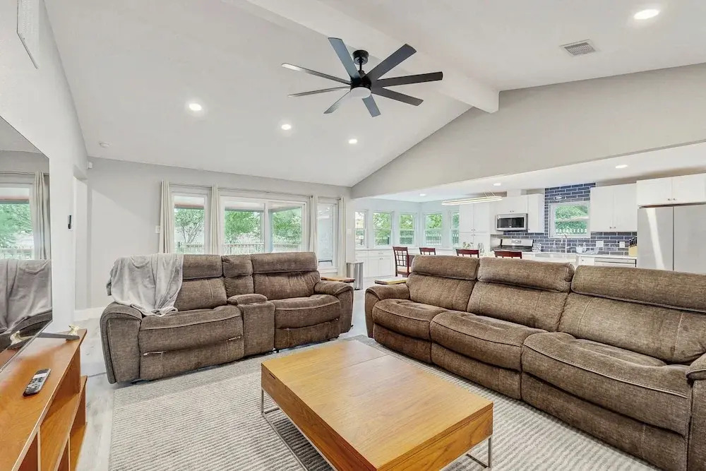 Relaxing Dog-friendly Home w/ Deck & Wifi