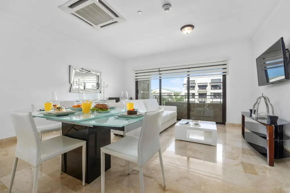One Bedroom w Amazing Views GYM Resort Amenities