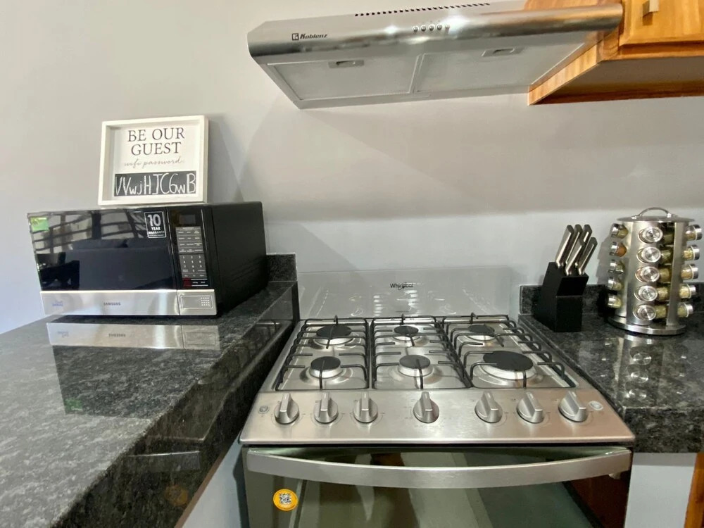 Beautiful New Condo Sea Breeze