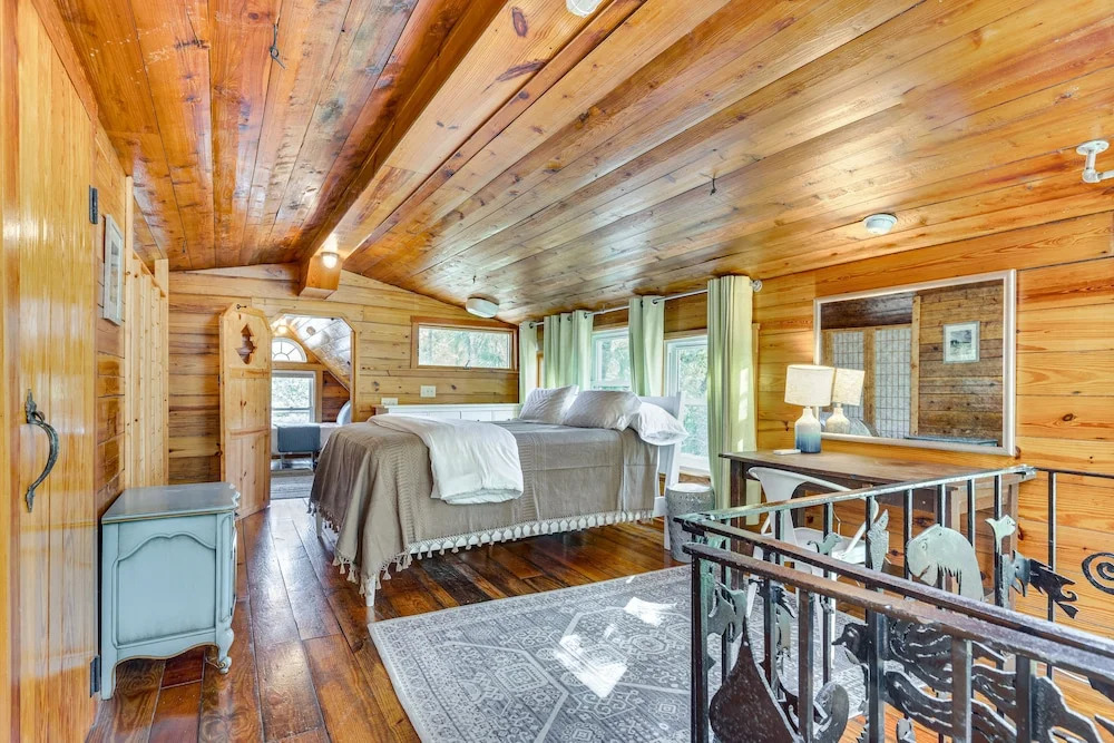 ‘The Bird House’ Lush Bungalow, Steps from Ocean