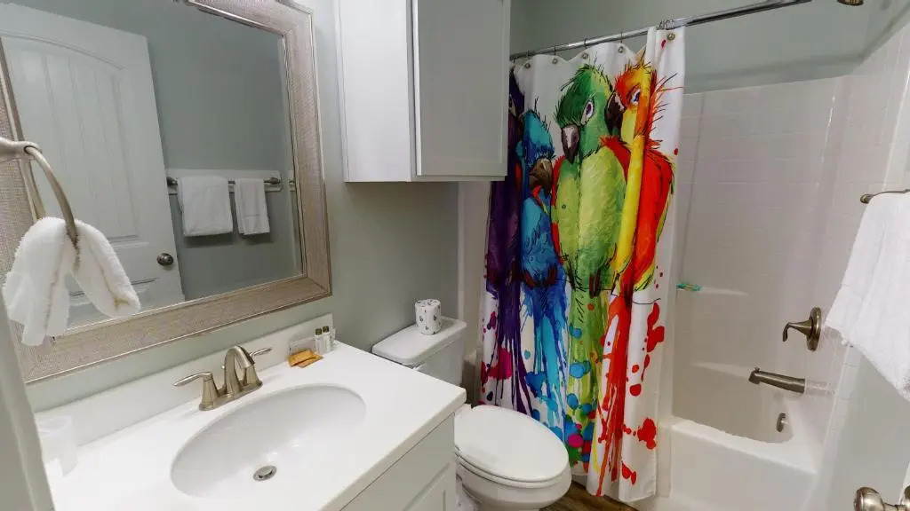 BC202 Funky Parrot, Heated Saltwater Pool, Short Walk to Beach, Gameroom