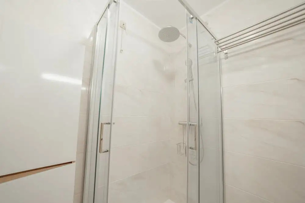 Espinho Modern 3 Bedroom Apartment by Vacationy