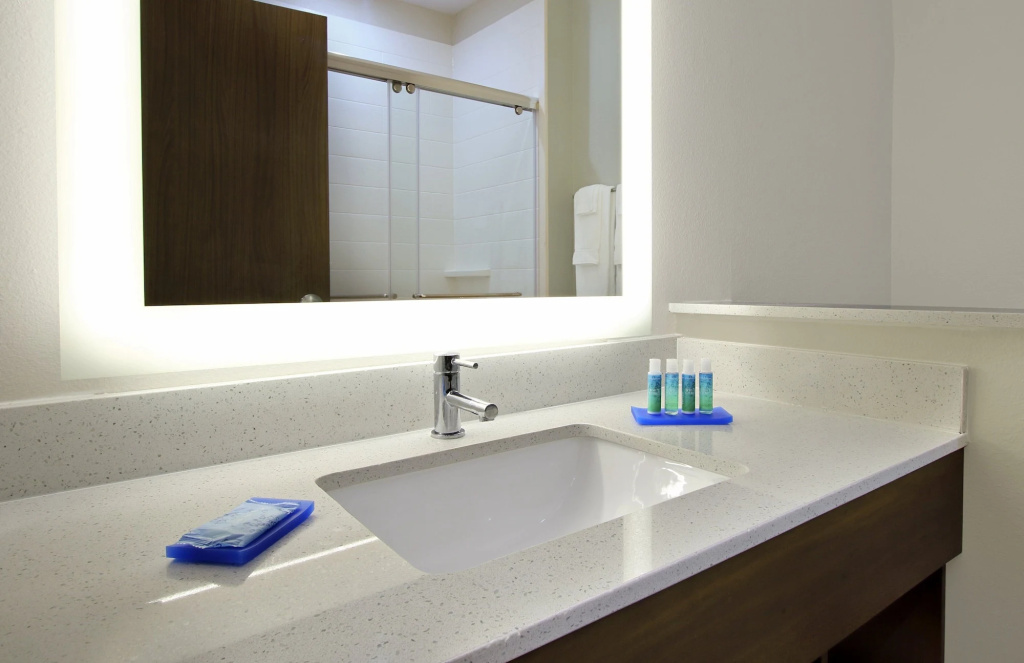 Holiday Inn Express & Suites - Brookshire - Katy Freeway by IHG