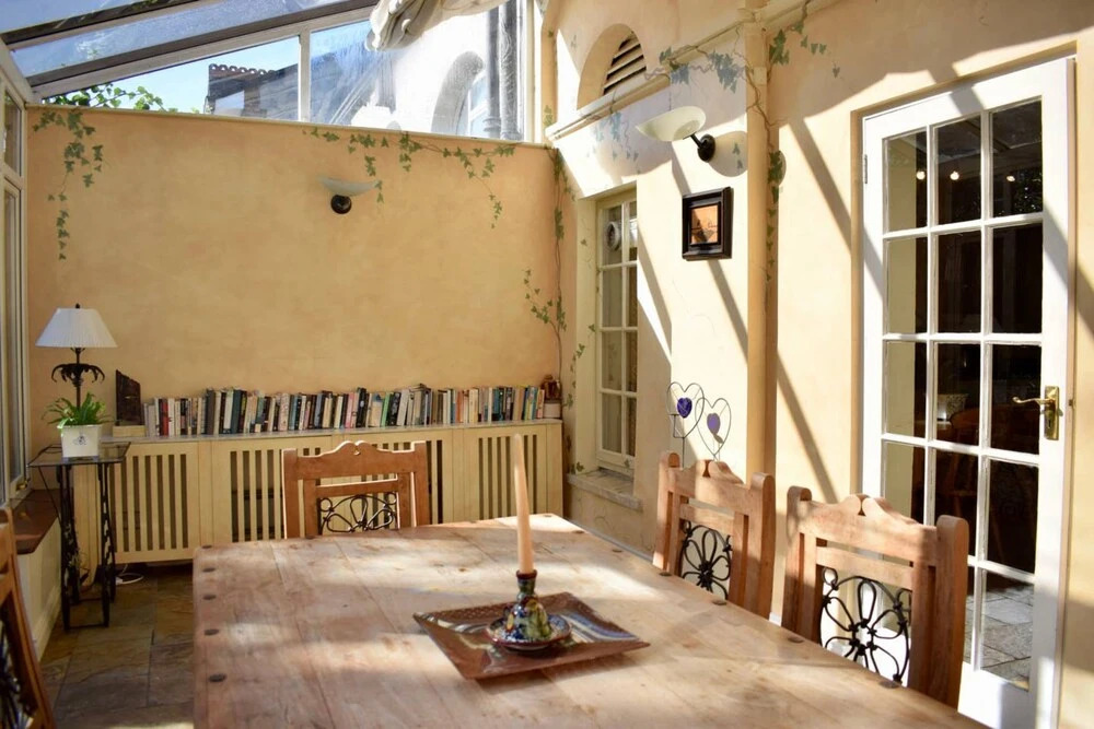 Elegant 2 Bedroom Dublin Coach House