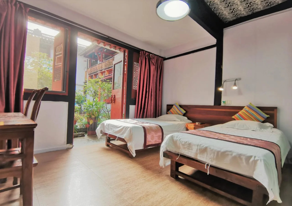 Shaoxing Laotaimen Luxun Native Place Youth Hostel