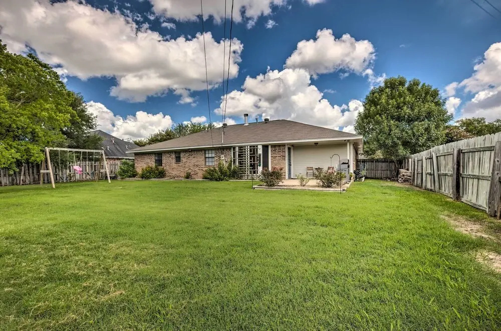 Pet-friendly Bryan Home < 5 Mi to Texas A & M!