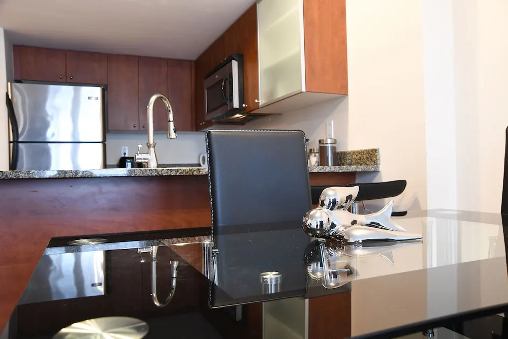 1-Bedroom Convention Center Old Port