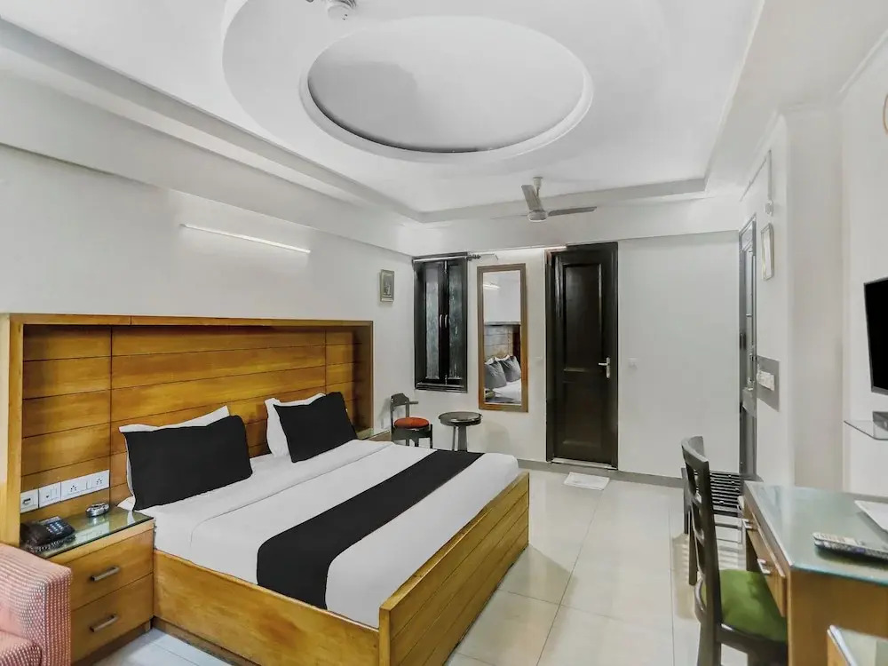 Signature Plaza By MERRIMENT