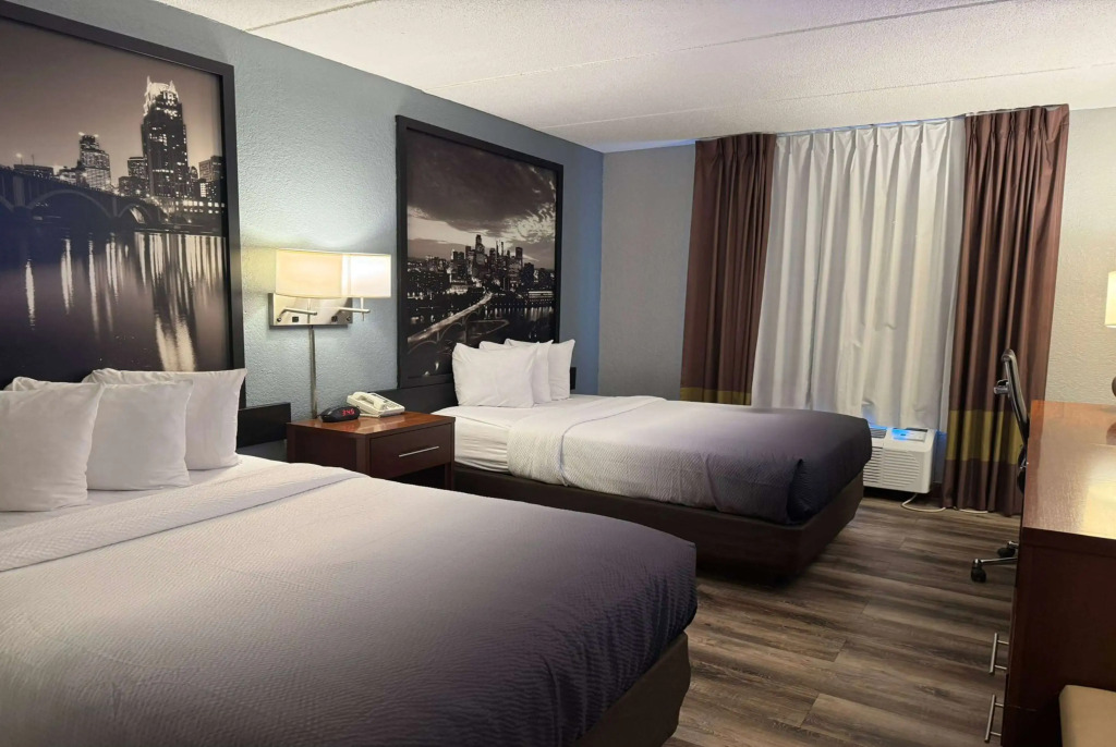 Super 8 by Wyndham Bloomington/Airport