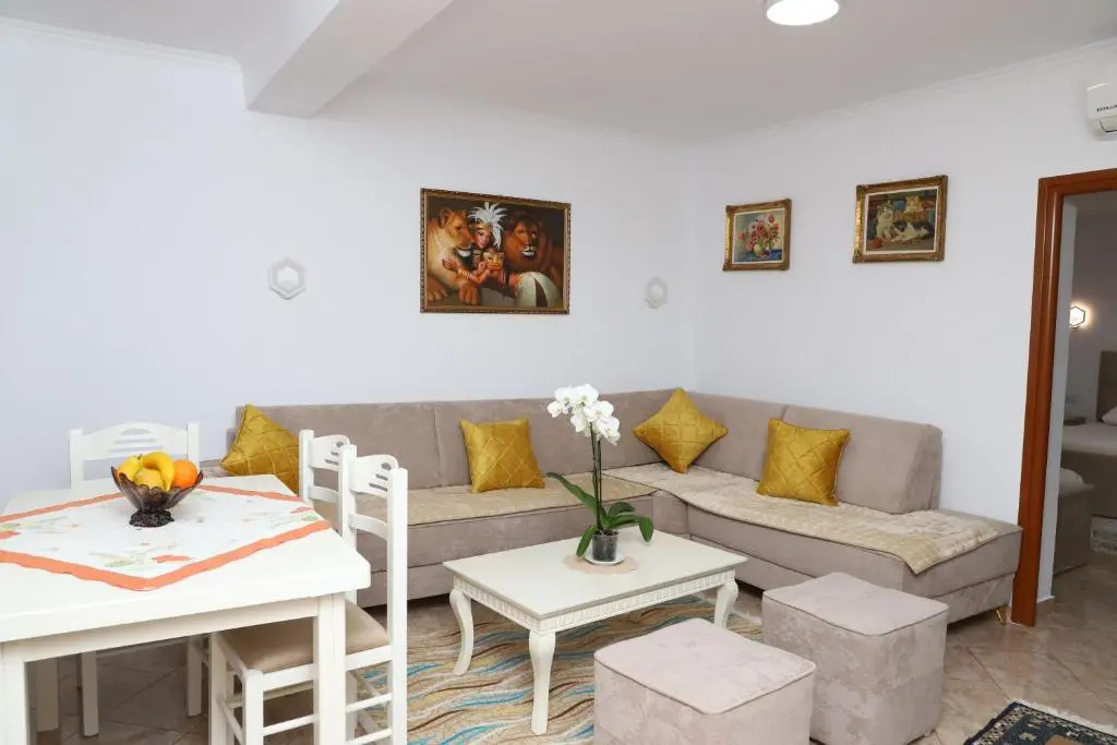 Downtown Apartment 2
