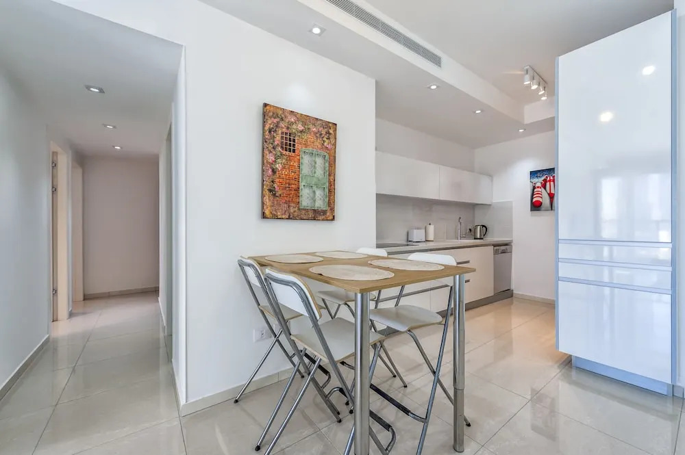 Superior & Spacious.over TLV Mall