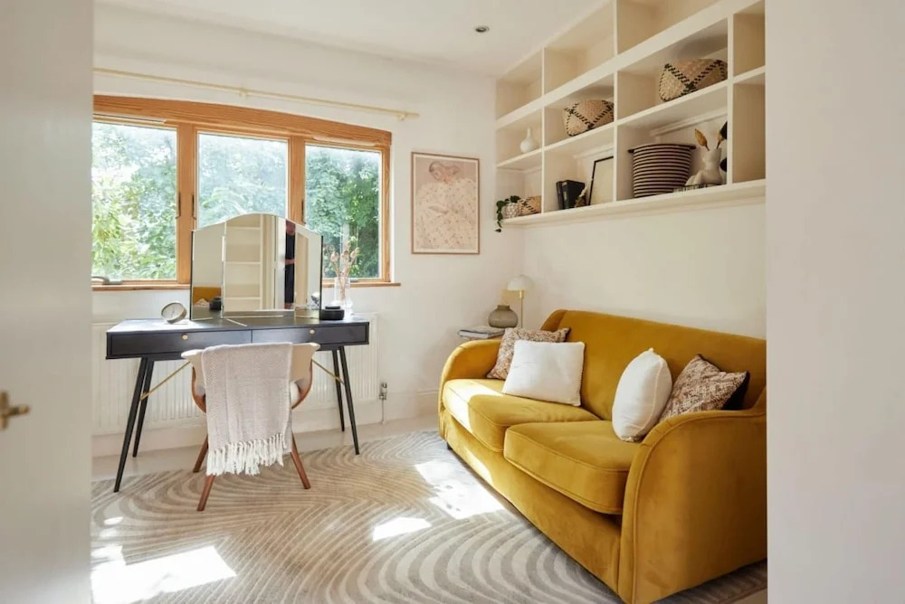 The Hampstead Wonder Spacious 4bdr House With Balcony