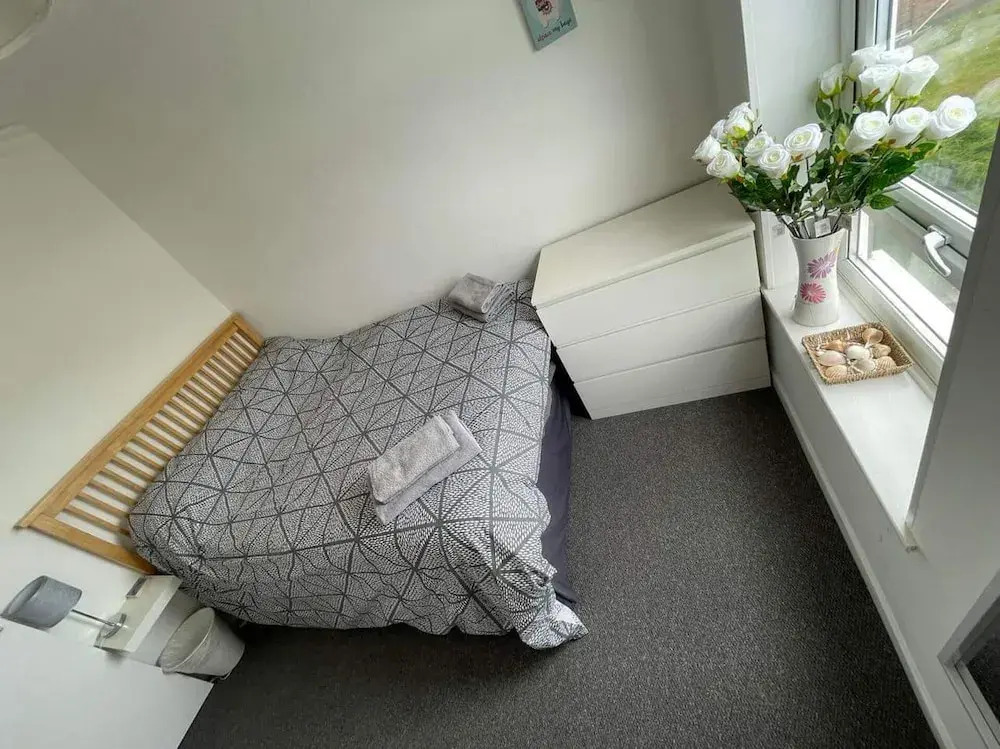 Villa - Sleeps 6 - Pets Ok - Pool - Parking