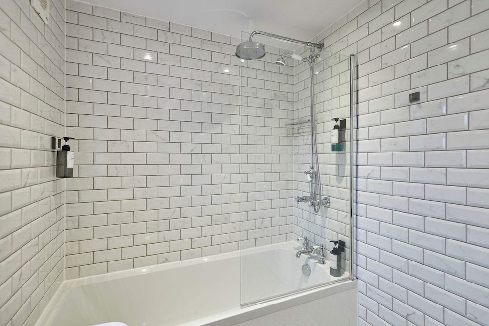 Host Stay Crescent House