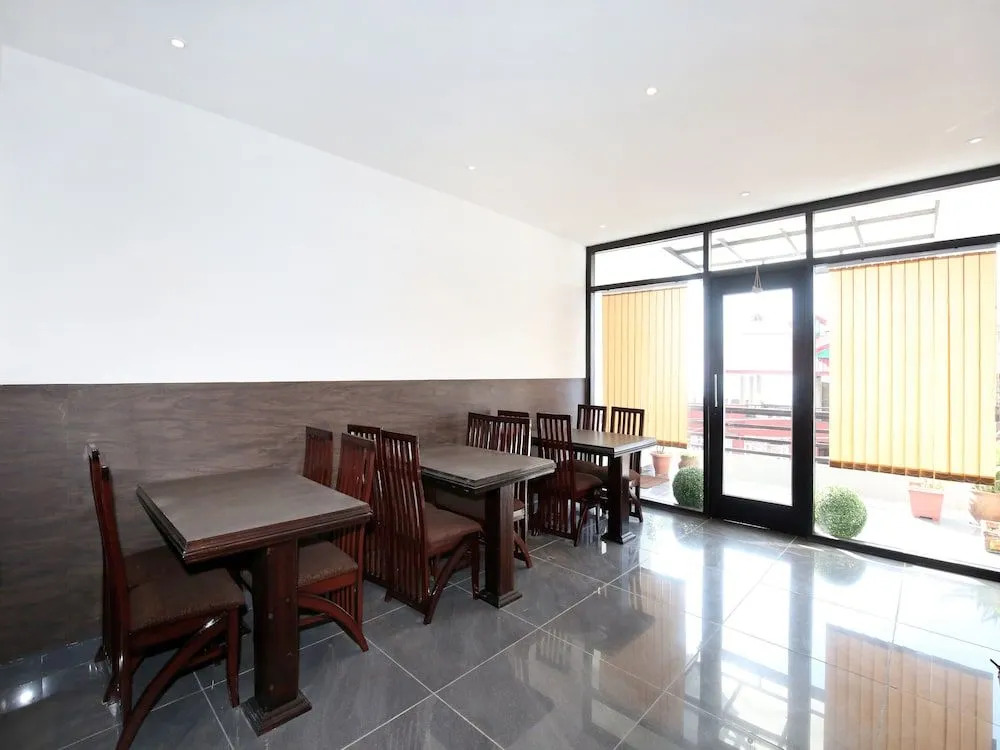 OYO 13307 Home Luxury Stay Shoghi