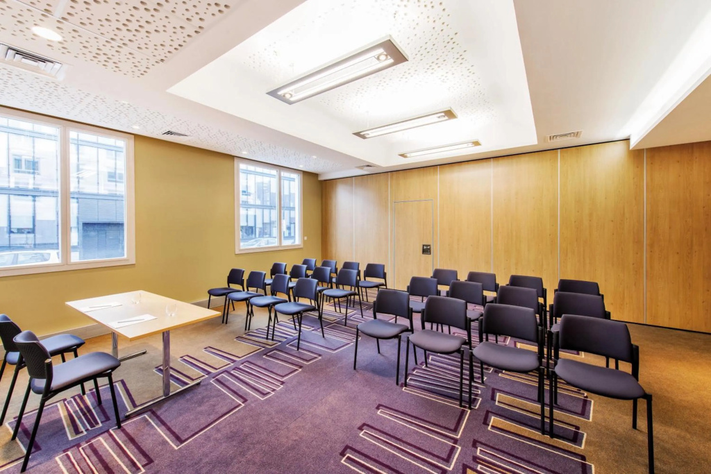 Отель Spark by Hilton Lyon Ouest