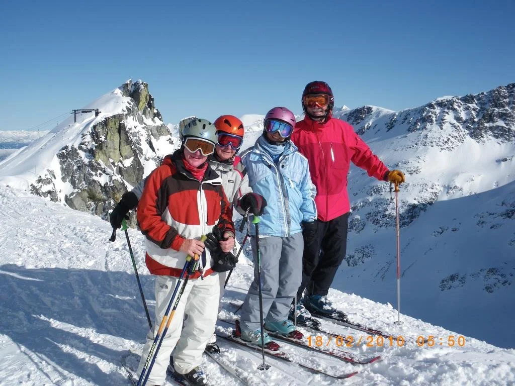 Hot tub | Steps to Blackcomb | Free parking
