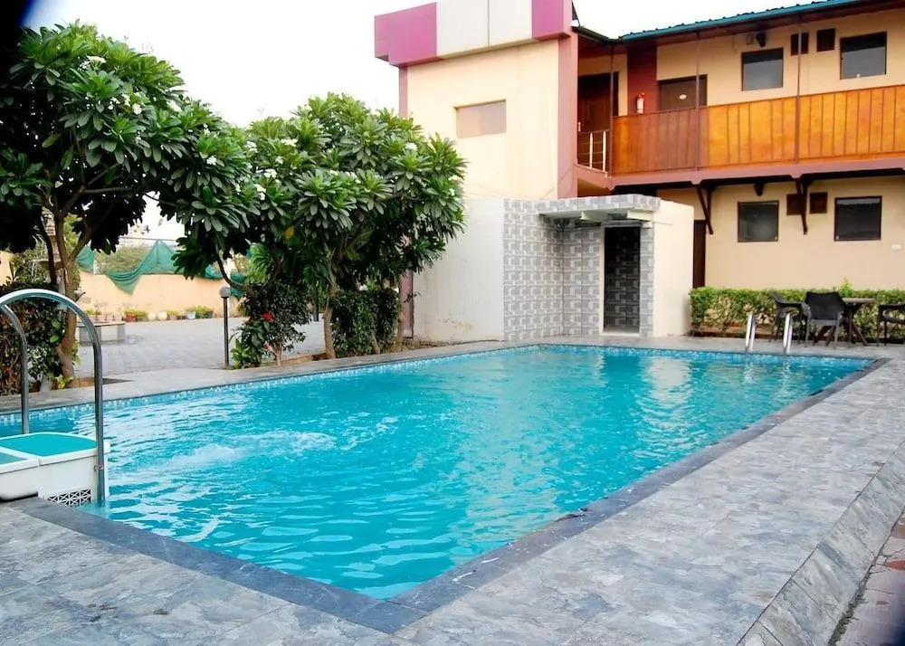 JPS Resort with Swimming Pool Near IMT Manesar