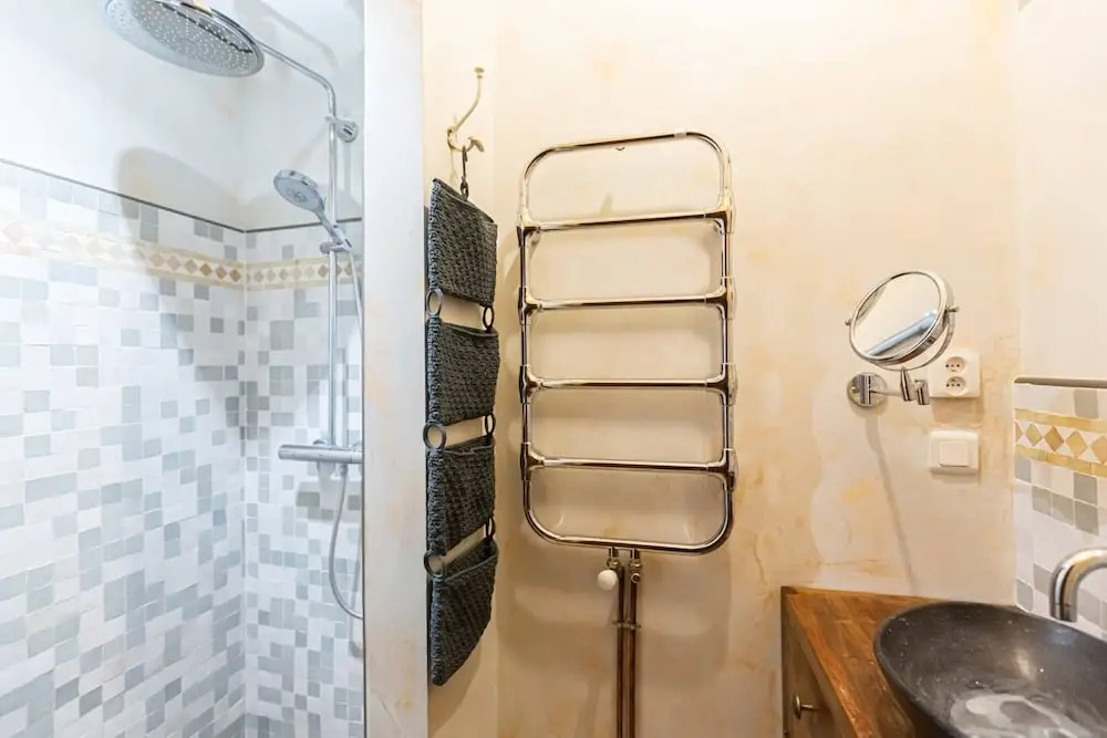 Retro apartment with garden by GuestReady
