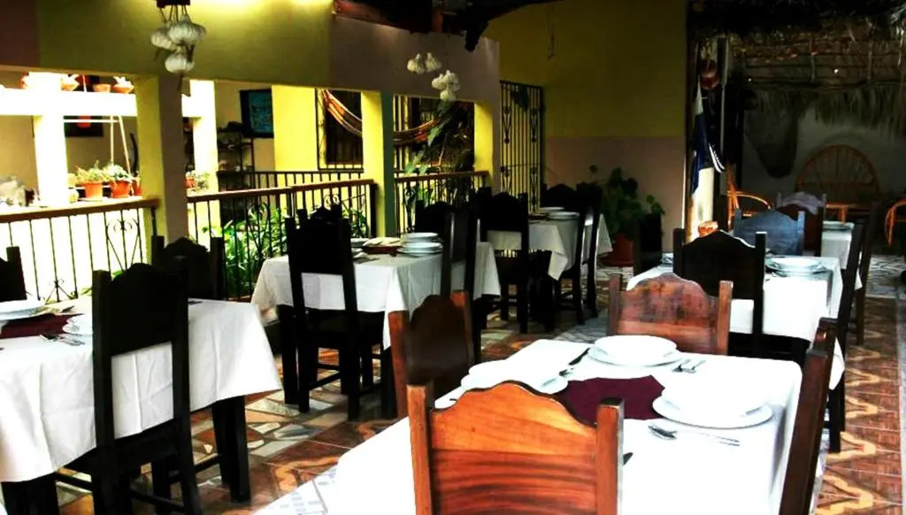 Hotel & Hostal Yaxkin Copan