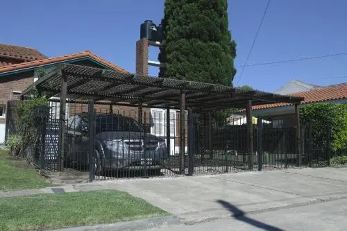 Bernies Bed & Breakfast , A 3 KILOMETROS DEL AEROP EZEIZA, VAN ,IN-OUT, FREE EZEIZA AIRPORT