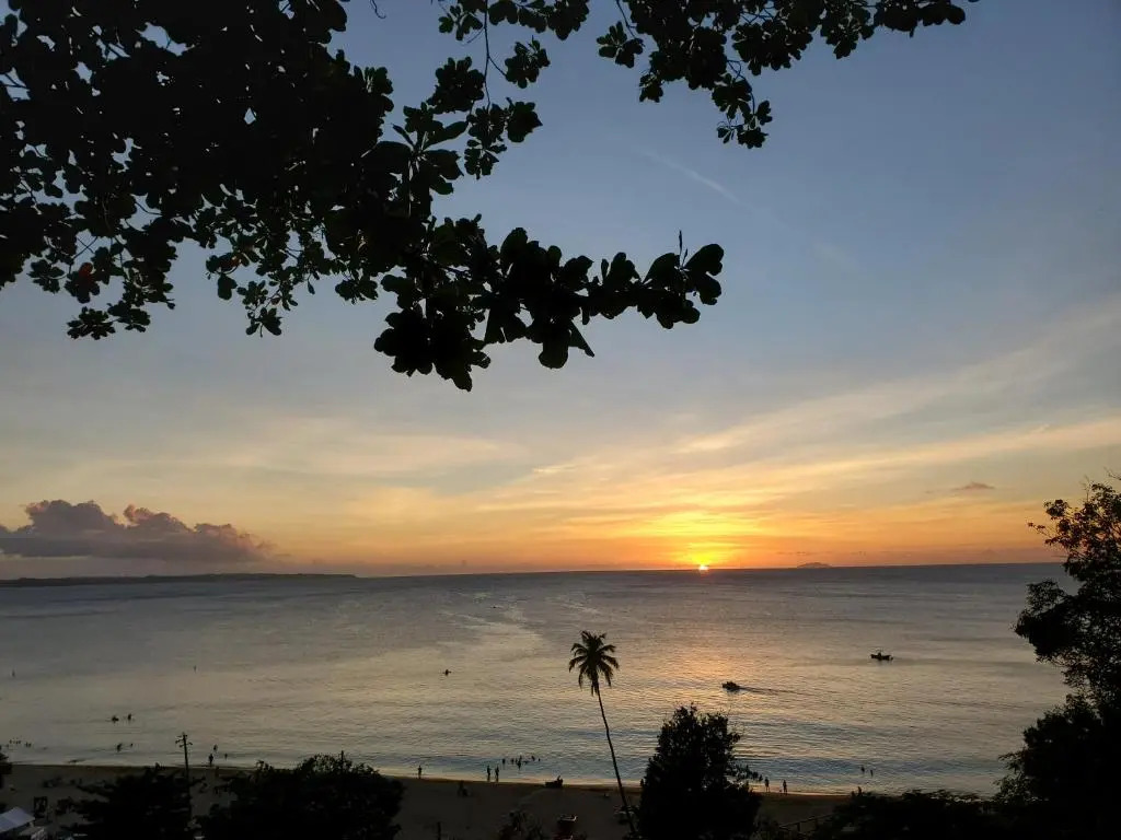 Aguadilla Waves Apt with electricity water AC WIFI 8 minute walk from Crashboat beach