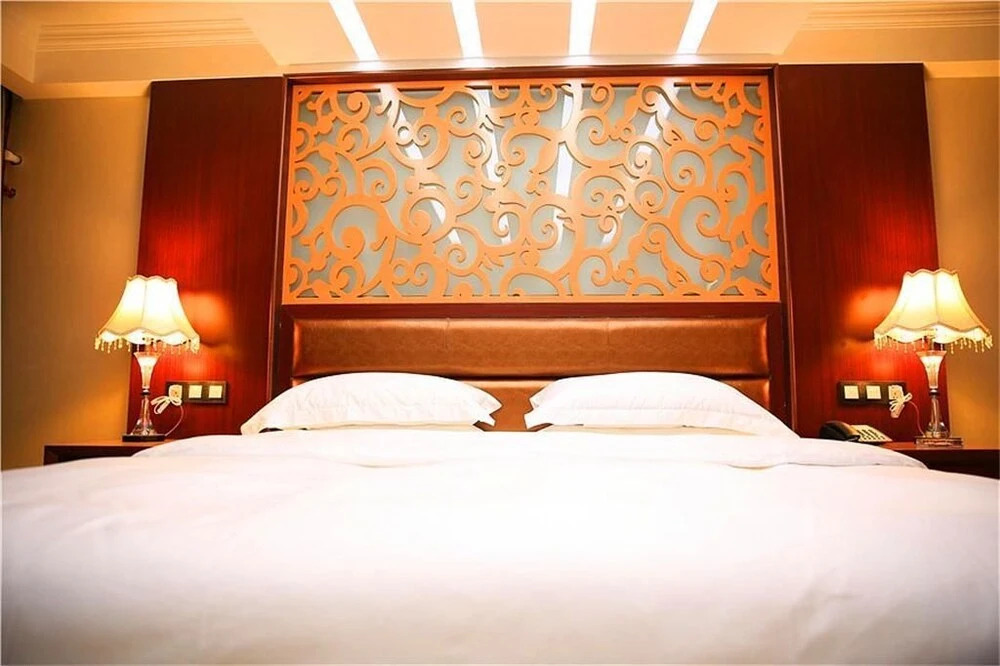 Yuebanwan Hotel (Fat Donglai at Xuchang Railway Station)