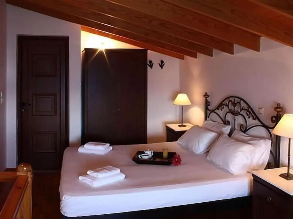 Kekrifalia Hotel