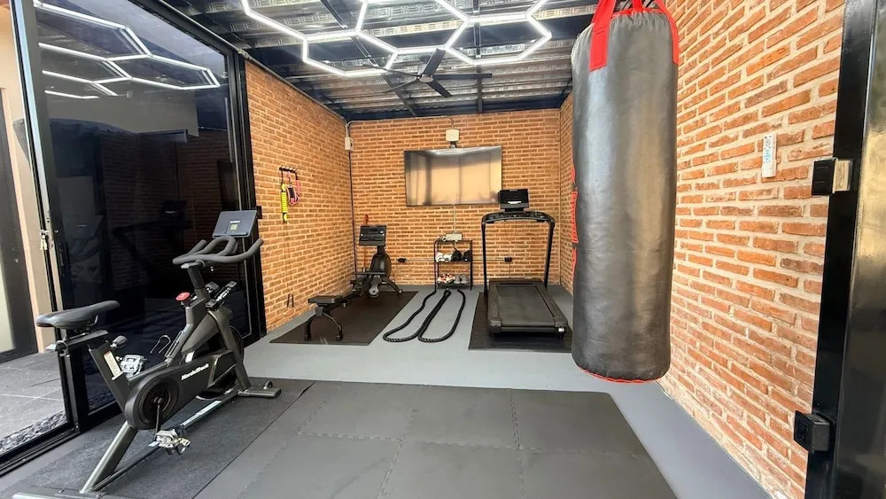 Modern LUX Ajijic 2 Bed Home -fantastic Location -bikes - Gym - Pickleball Court