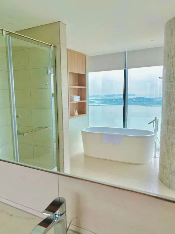 The Sea Halong Bay Managed By Class M