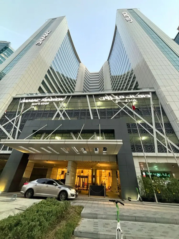 Stunning Studio Dubai with Infinity Pool and Canal View