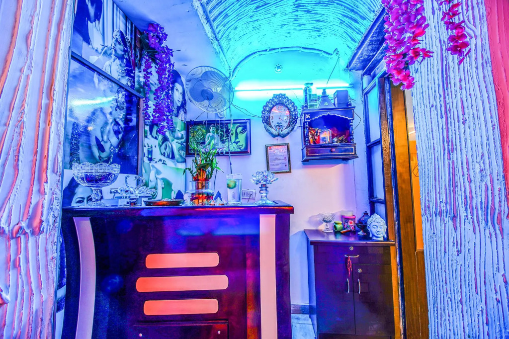 FabHotel White Klove - Nr New Delhi Railway Station