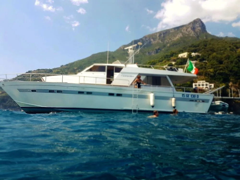 Yacht Akhir Cruise - Amazing Boat At Salerno'S Port With 3 Bedrooms An