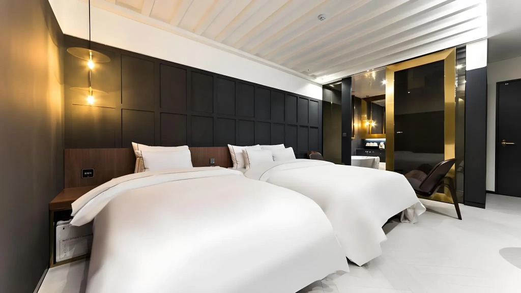 Astro Hotel
