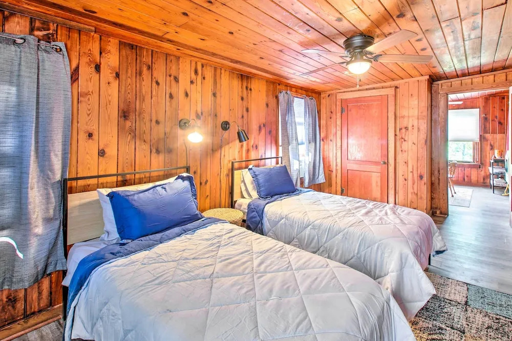 Pet-friendly Hot Springs Abode < 1 Mi to Dtwn