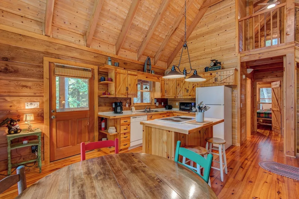Bucks Cabin - Minutes From Downtown, pet Friendly