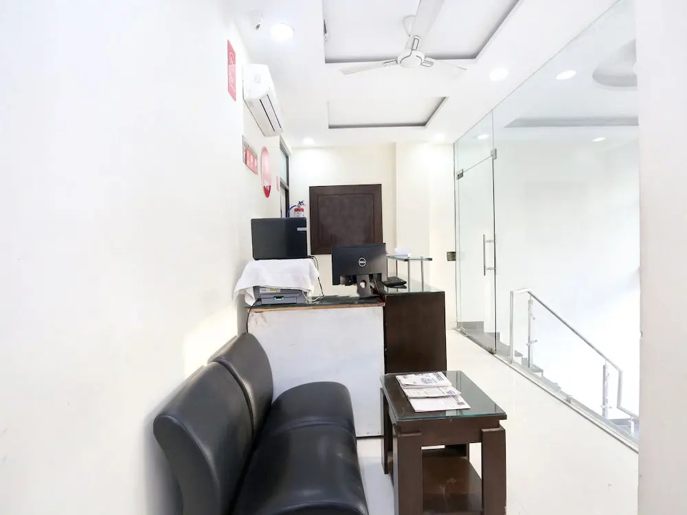 OYO 11034 Hotel JD Plaza