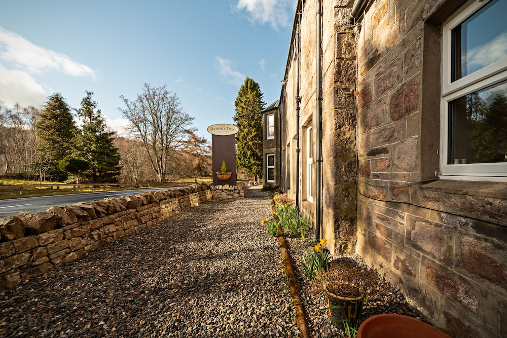 The Rowan Tree Country Hotel