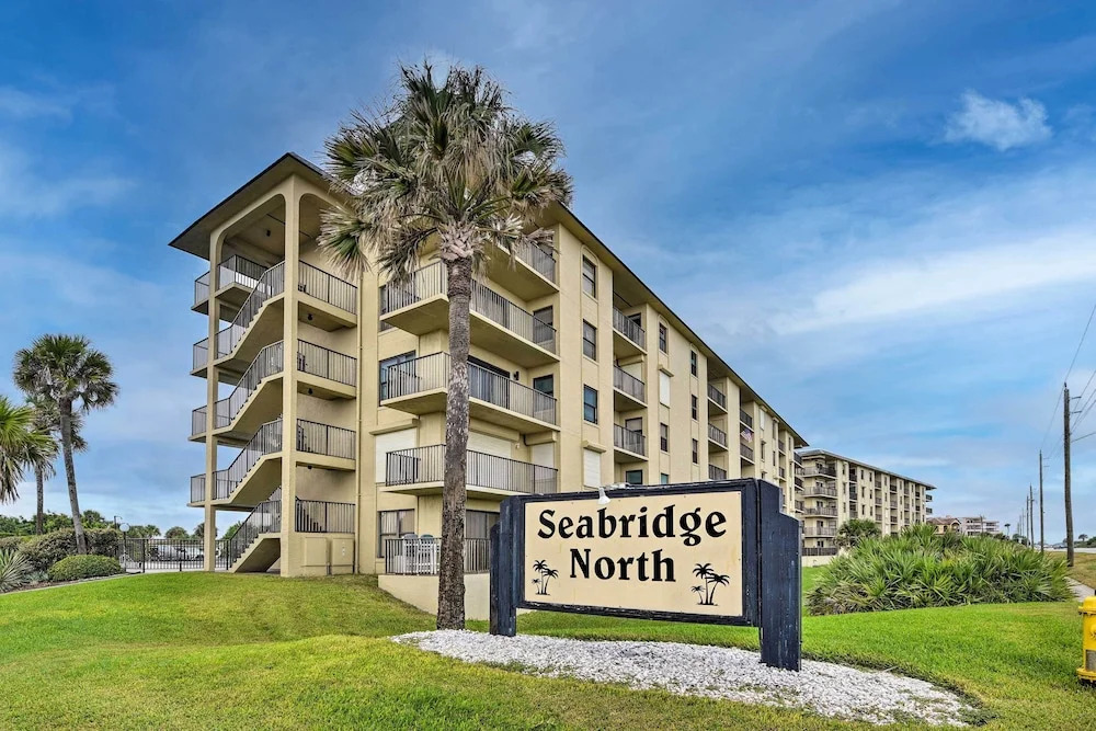 Updated Ormond Beach Condo: Relax & Explore!