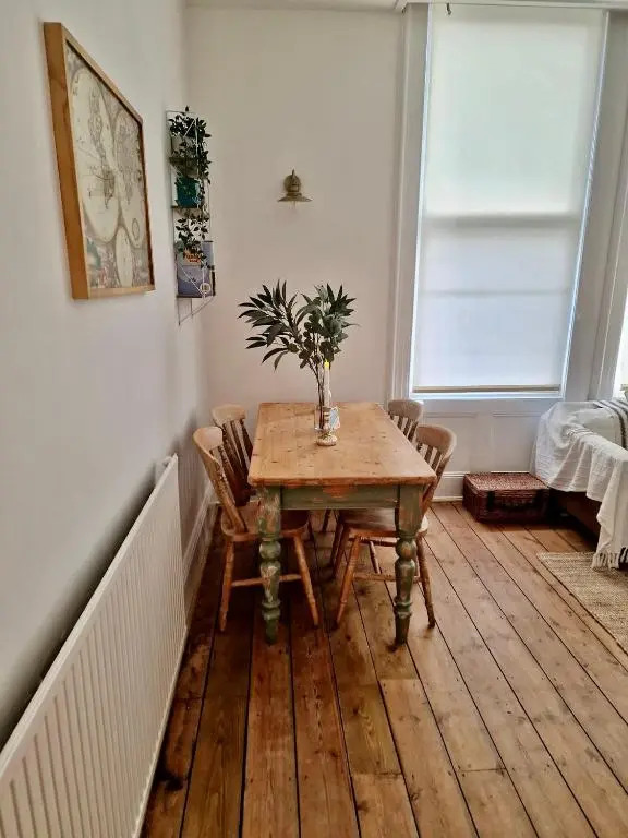 The Pink Bath Pad - 3 bedroom seaside apartment Pets allowed New