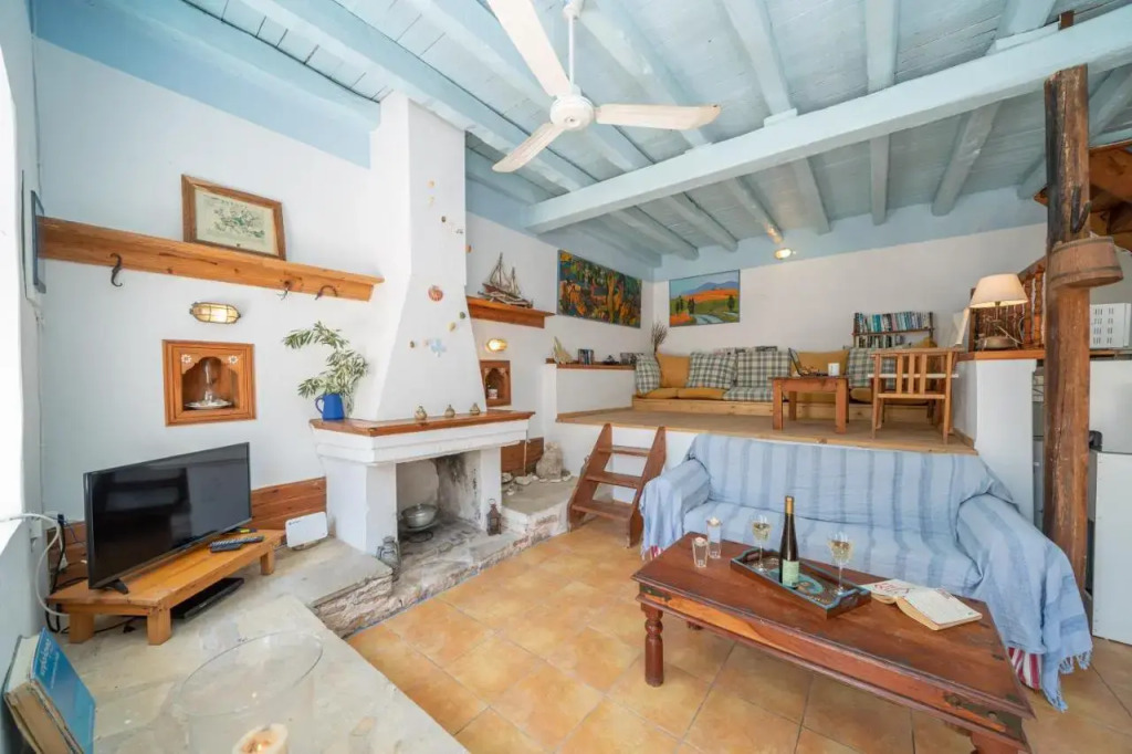 Architect's House (100 meters from Assos beach)
