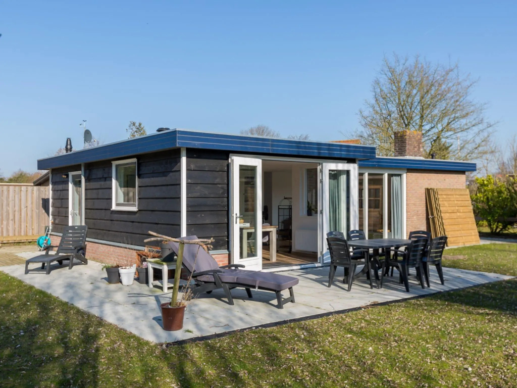 Holiday Home near Veerse Meer Lake Wolphaartsdijk