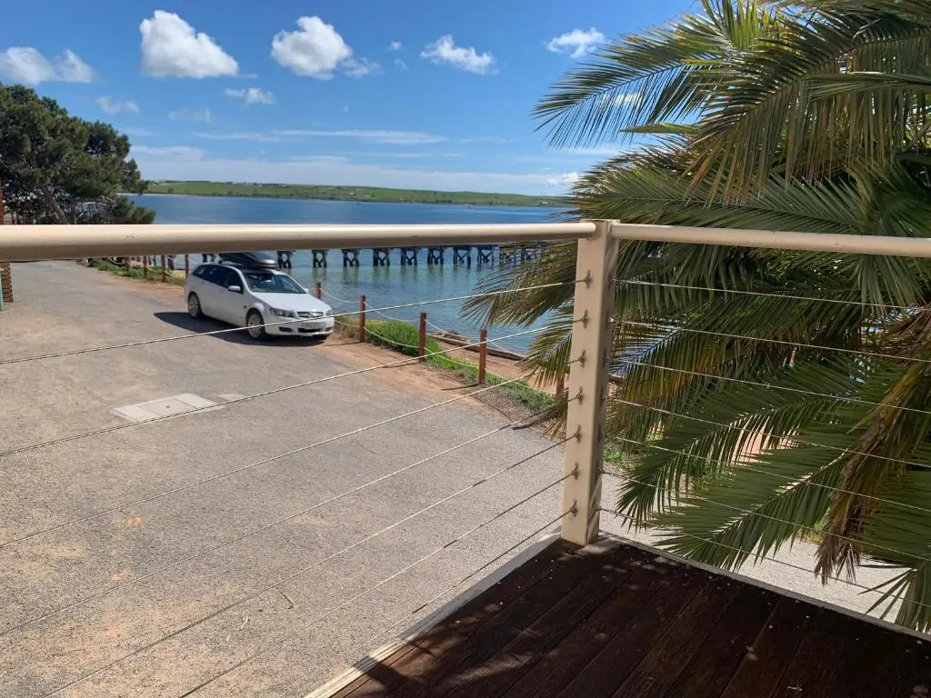 Beachside & Jetty View Apartment 7 - Sea Eagle Nest Apartment