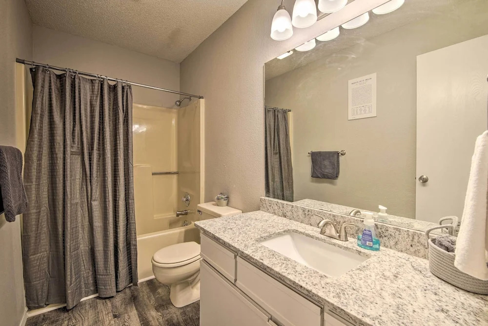 Cozy Branson Condo Near Lakes & Theatre District