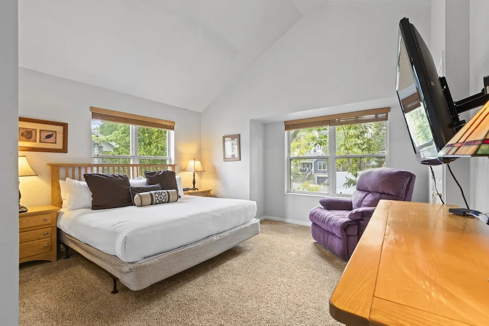 Old Town Retreat 5 Bedroom Home by RedAwning