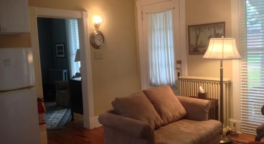 Glen Avenue Suites
