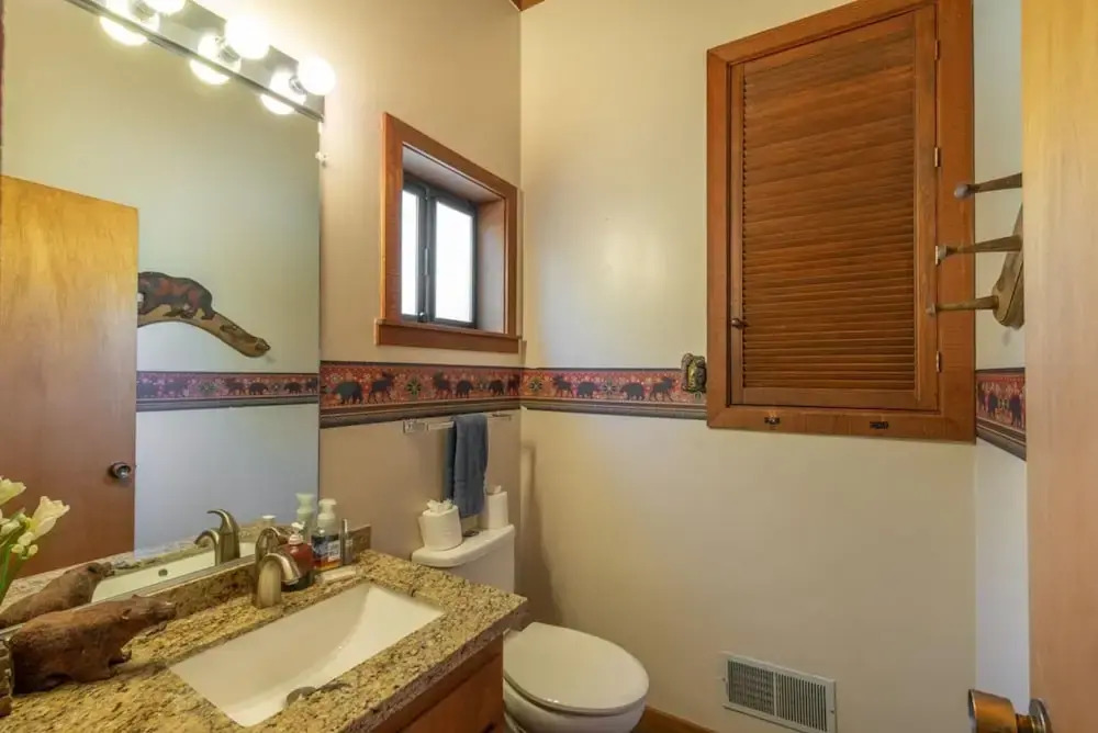 Family Friendly 3 Br/2.5 BA Full Chambers Access!