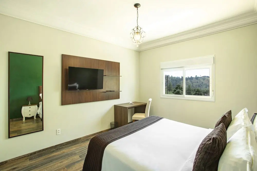 Altitude Lodge Hotel
