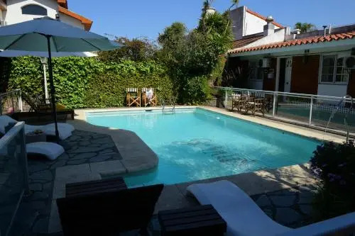 Bernies Bed & Breakfast , A 3 KILOMETROS DEL AEROP EZEIZA, VAN ,IN-OUT, FREE EZEIZA AIRPORT
